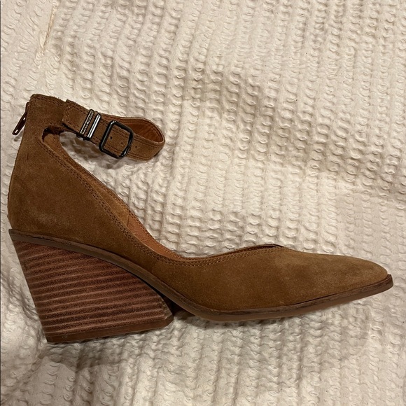 Lucky Brand Tan Wedge Heels-8.5 chunky heel fits like a wedge Lucky brand 8.5 - Picture 3 of 5